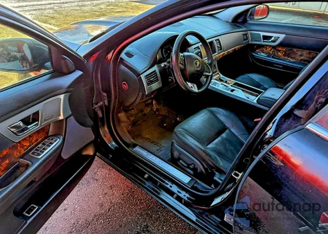 2015 Jaguar Xf 2.0T Premium z USA, uszkodzony, nr VIN SAJWA0FS8FPU86557